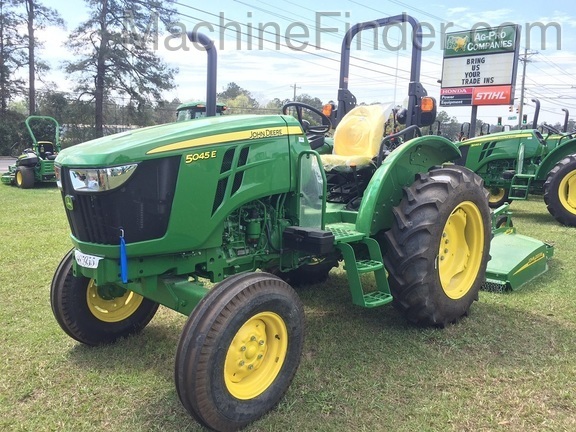 2021 John Deere 5045E Image 3