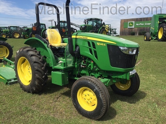 2021 John Deere 5045E Image 5