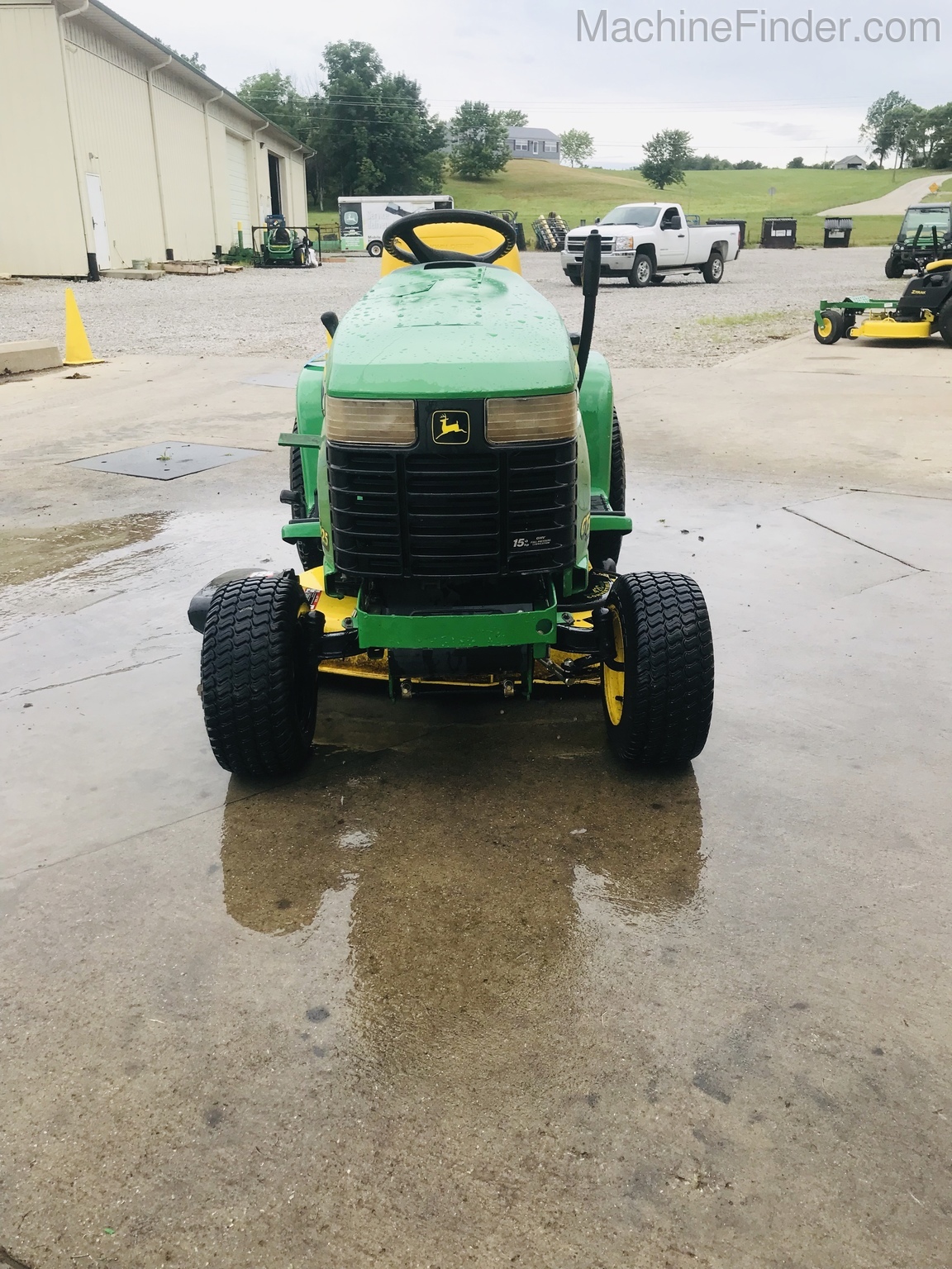 John Deere GT225 Image 4