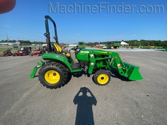 2020 John Deere 2032R Image 3