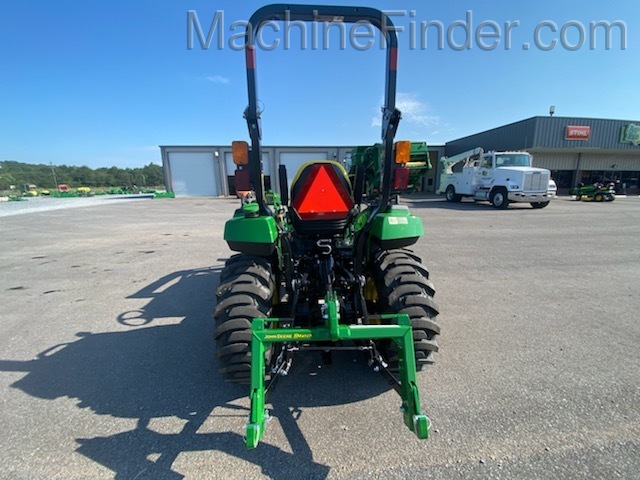 2020 John Deere 2032R Image 2