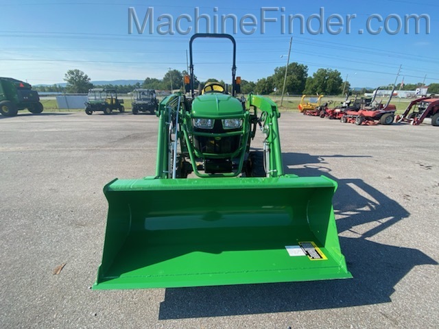 2020 John Deere 2032R Image 4