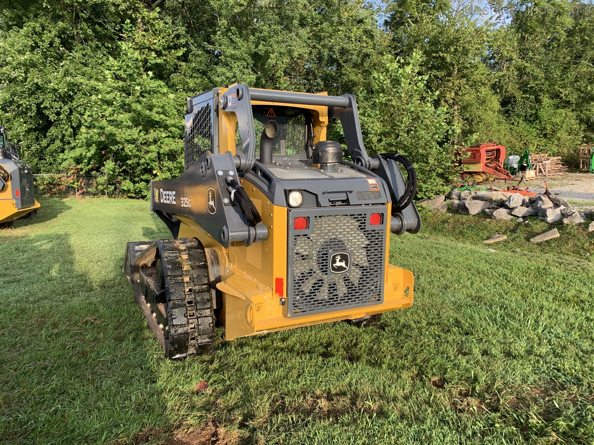 2019 John Deere 325G Image 7