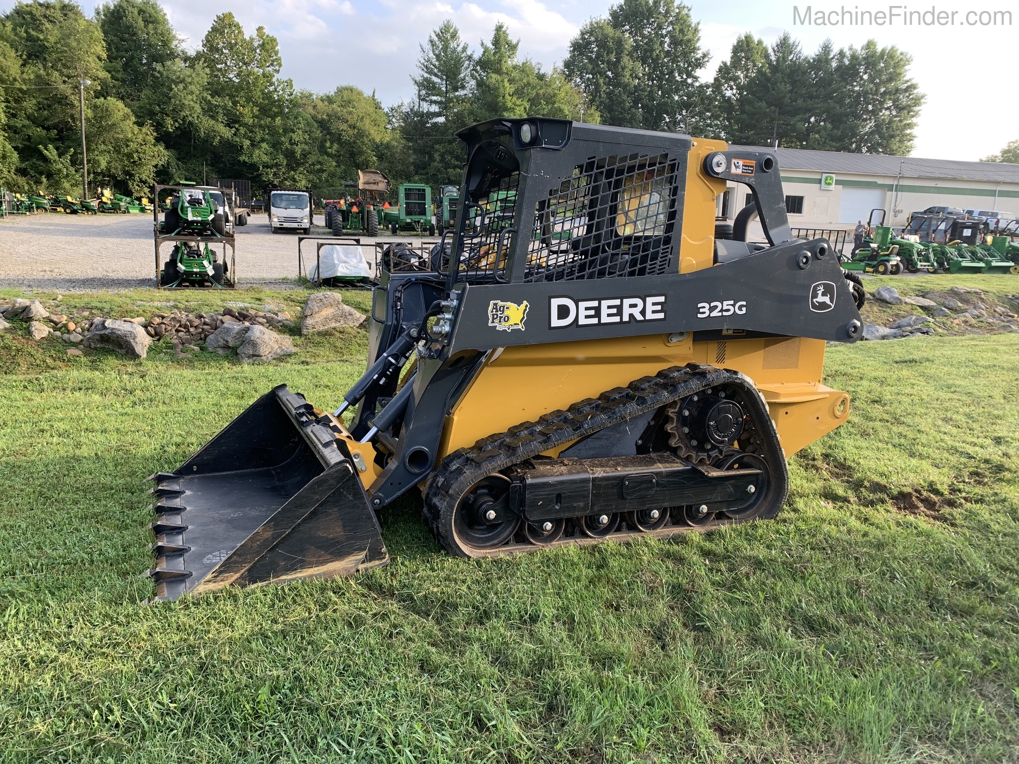 2019 John Deere 325G Image 1