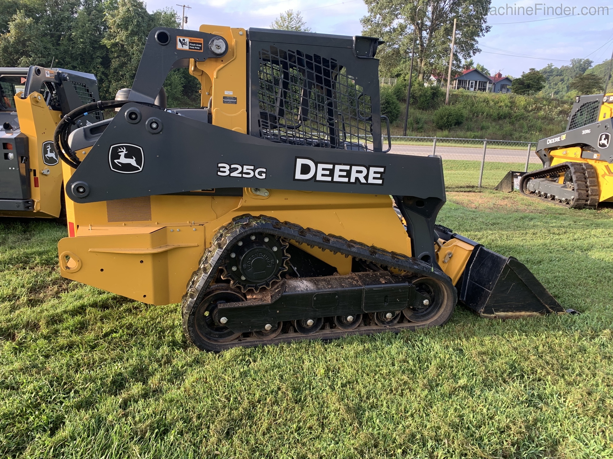 2019 John Deere 325G Image 3