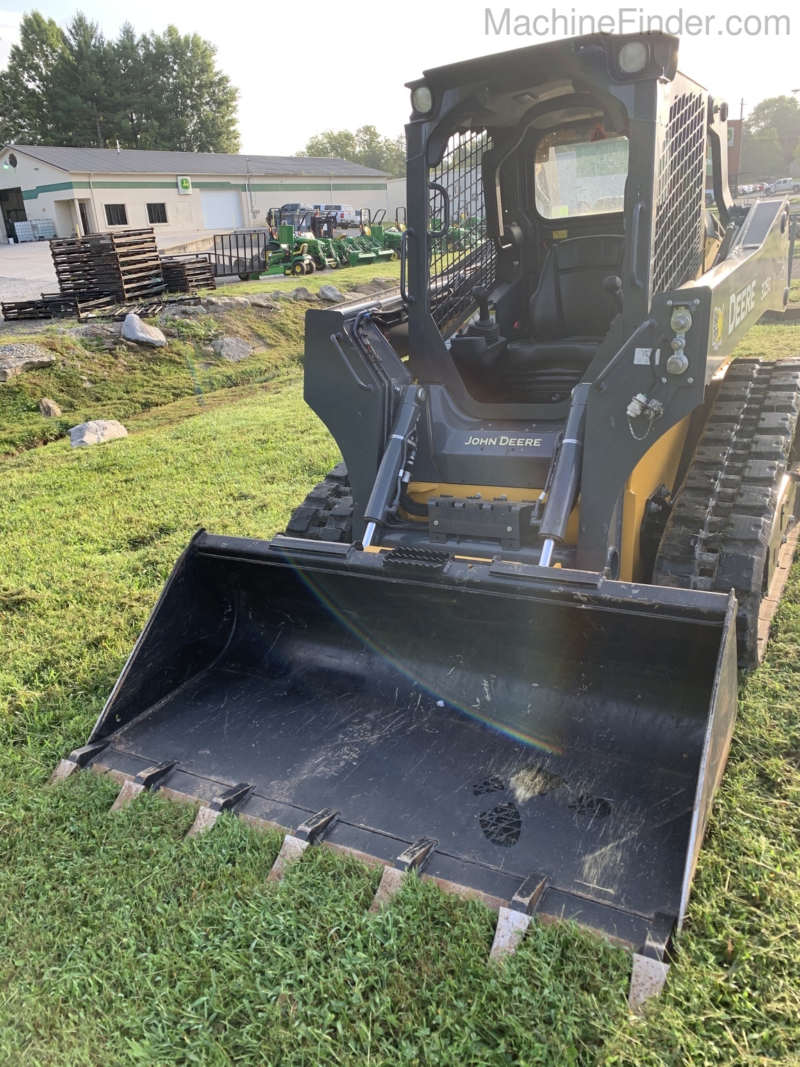 2019 John Deere 325G Image 4