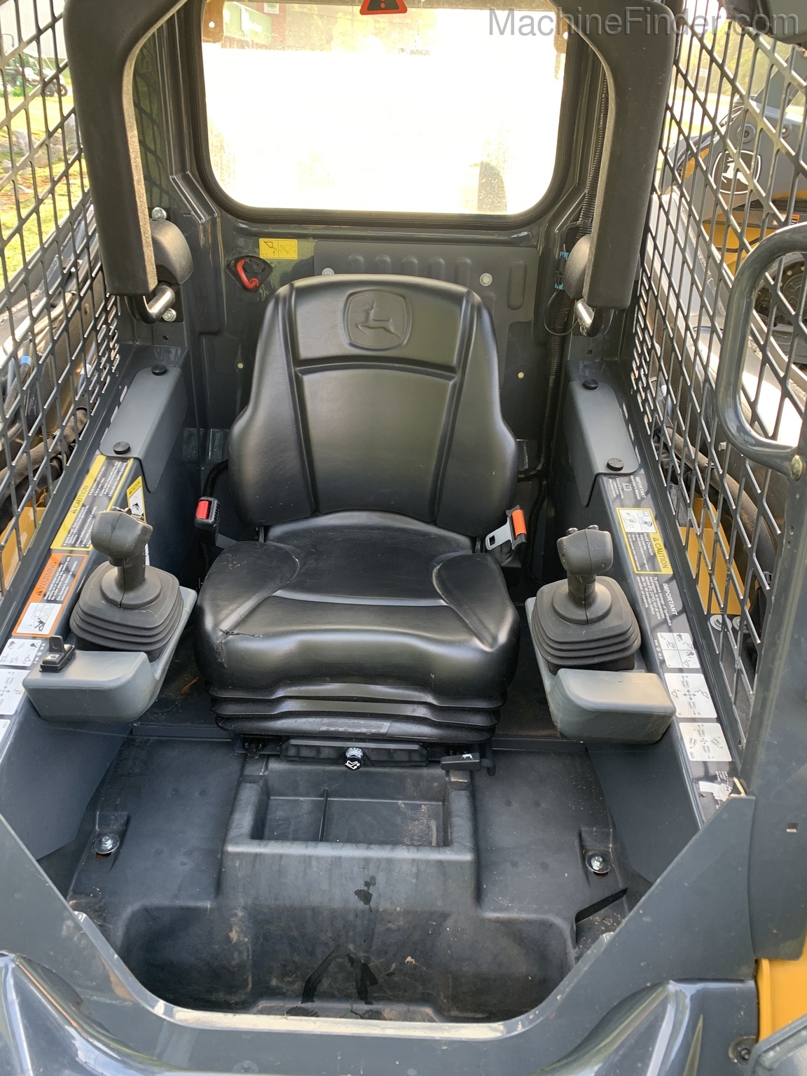 2019 John Deere 325G Image 5