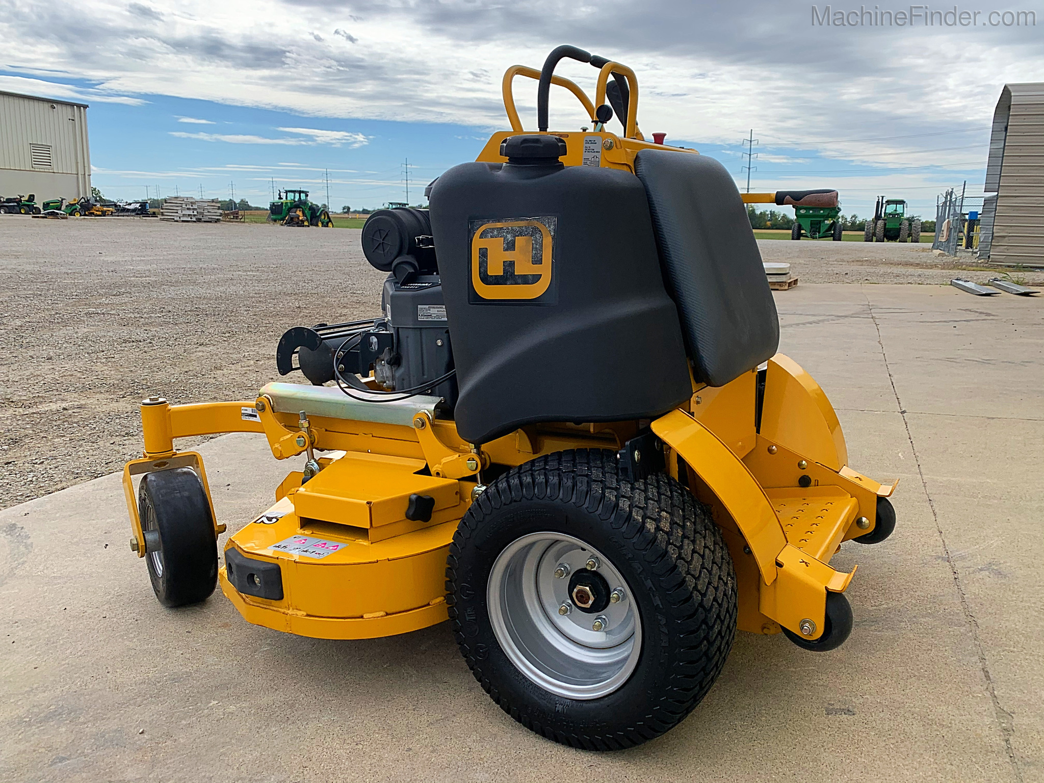 2016 Hustler SUPER S Image 2