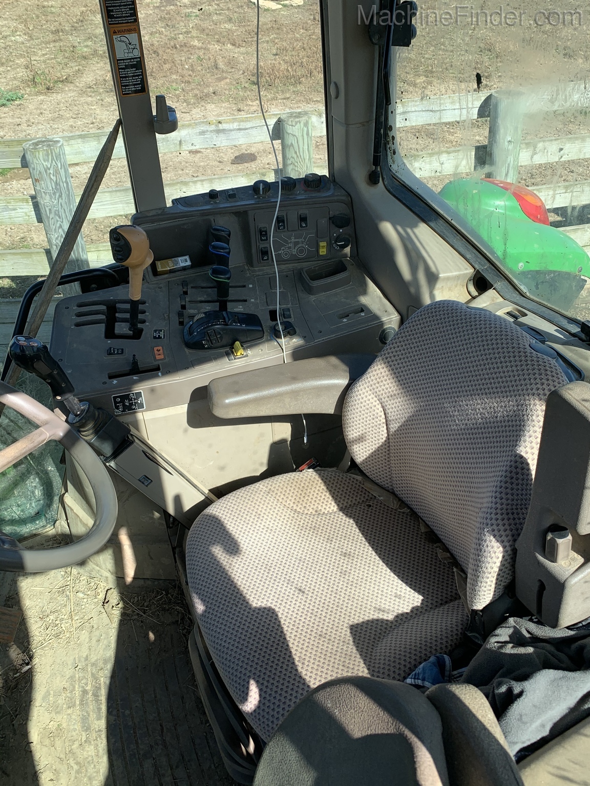 2014 John Deere 6125M Cab Image 11