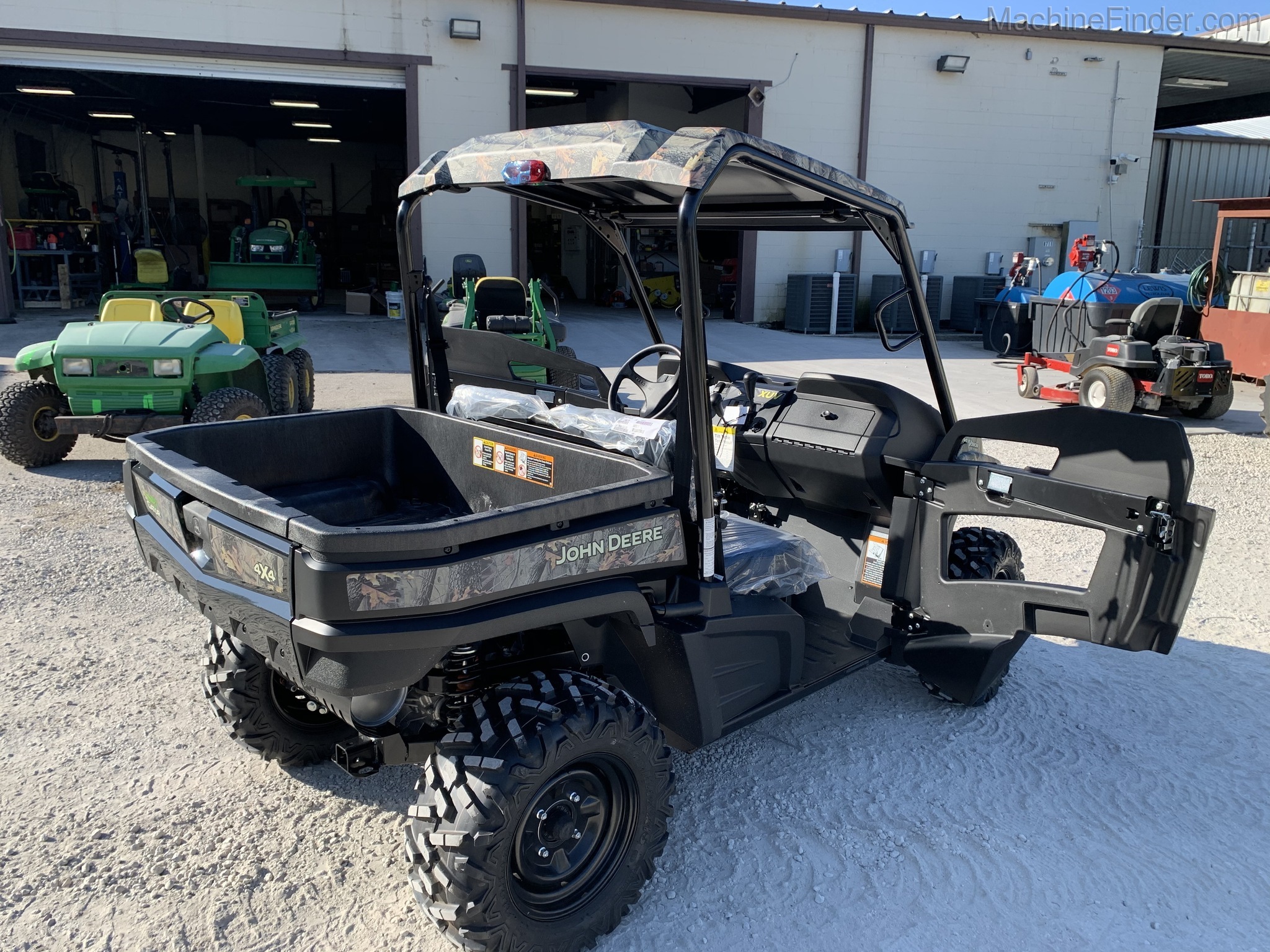 2021 John Deere 590M Image 5