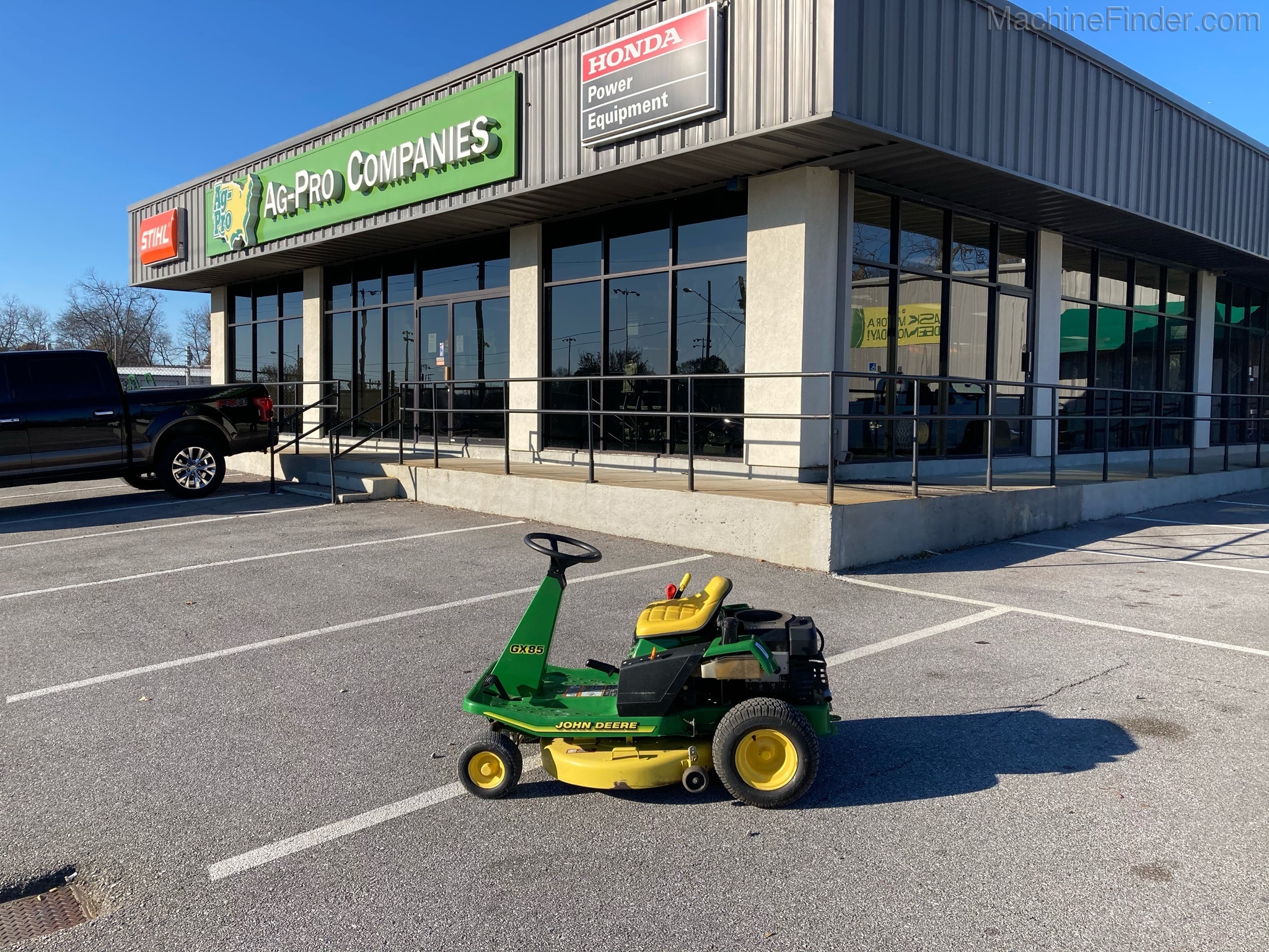 2003 John Deere GX85 Image 1