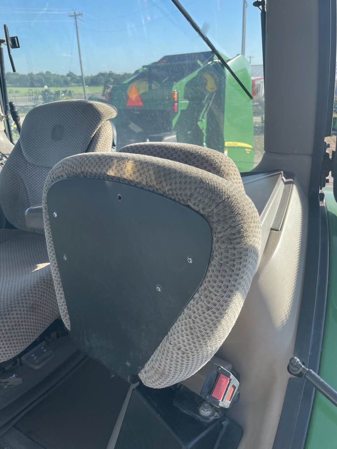 2013 John Deere 6190R Image 10