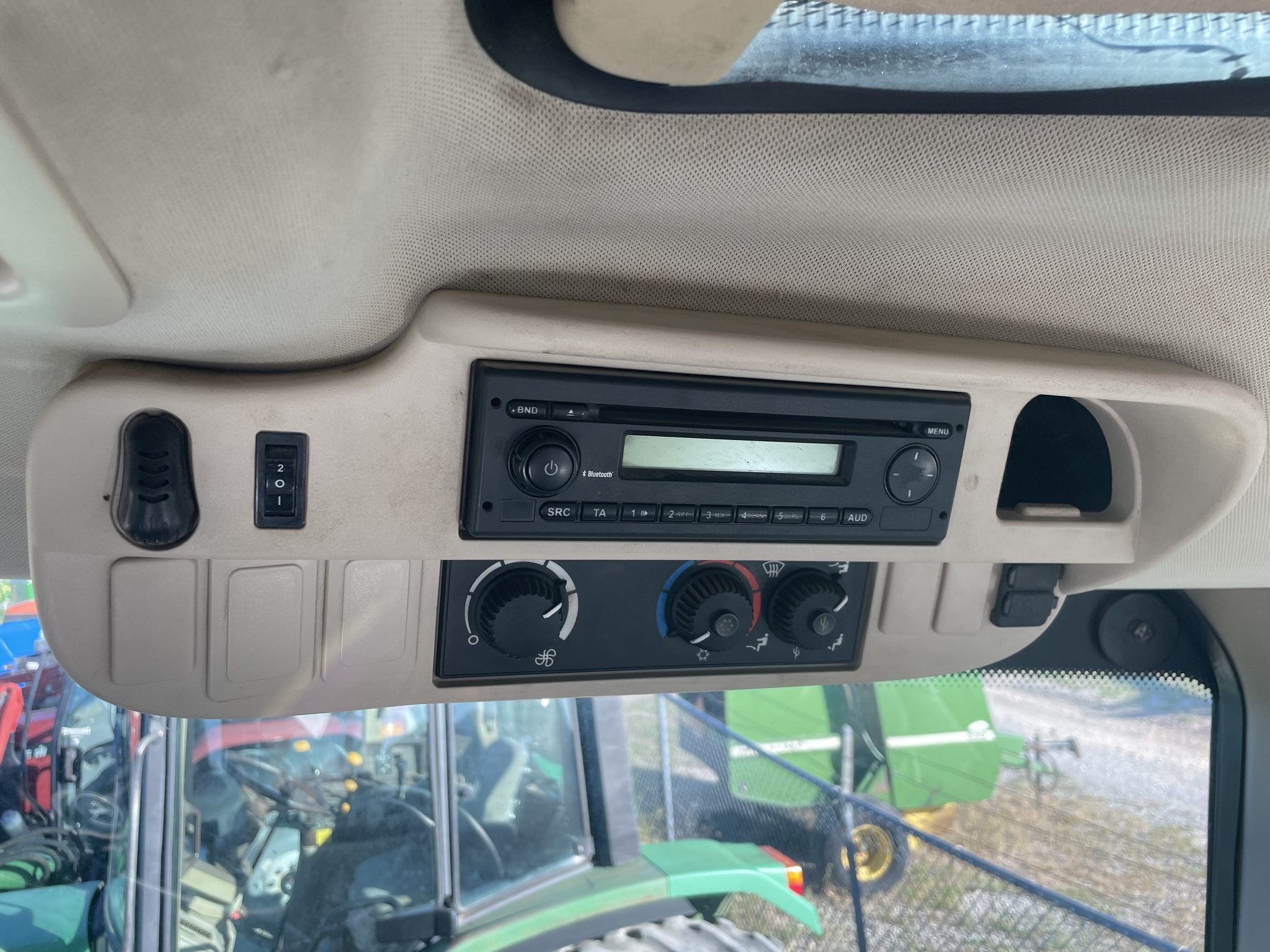 2013 John Deere 6190R Image 13