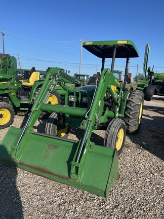 2003 John Deere 5105 Image 2