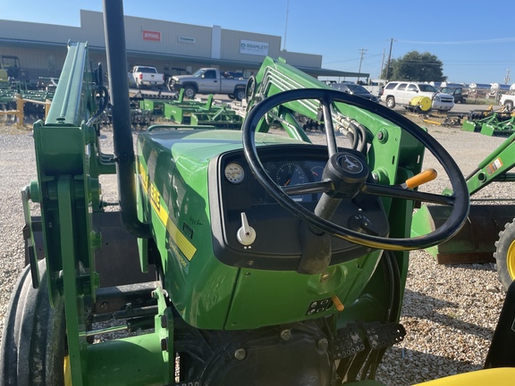 2003 John Deere 5105 Image 3