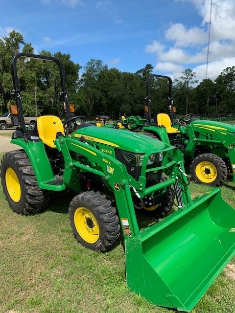 2022 John Deere 3025E Image 1