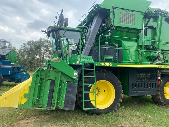 2017 John Deere CP690 Photo 5