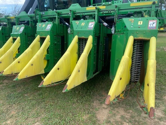 2017 John Deere CP690 Photo 6