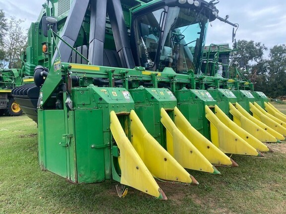 2017 John Deere CP690 Photo 8