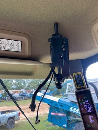 2017 John Deere CP690 Photo 11