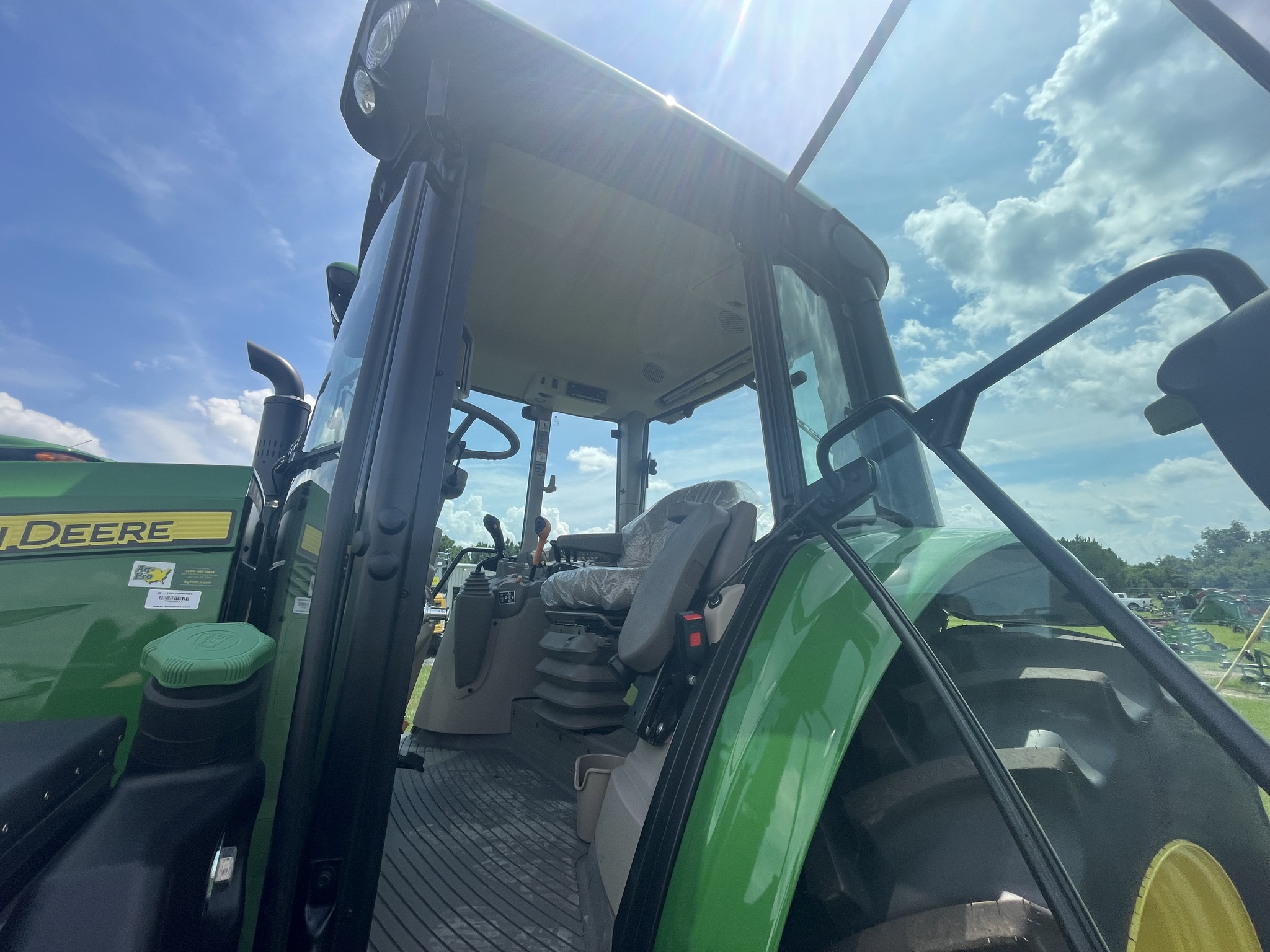 2023 John Deere 6110M Image 3