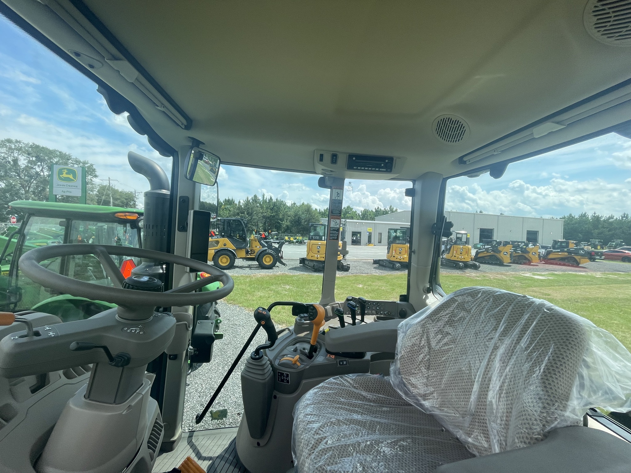 2023 John Deere 6110M Image 4