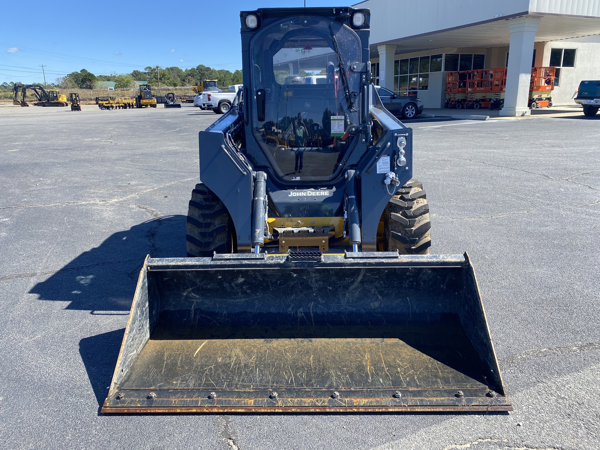 2023 John Deere 324G Image 2