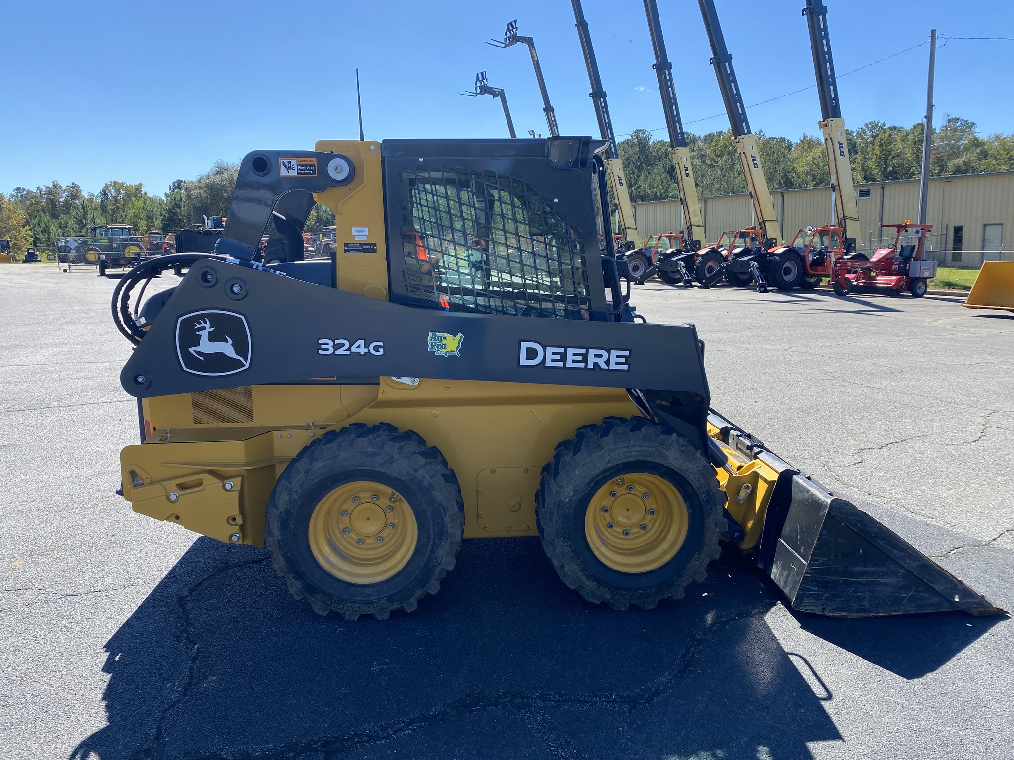 2023 John Deere 324G Image 4