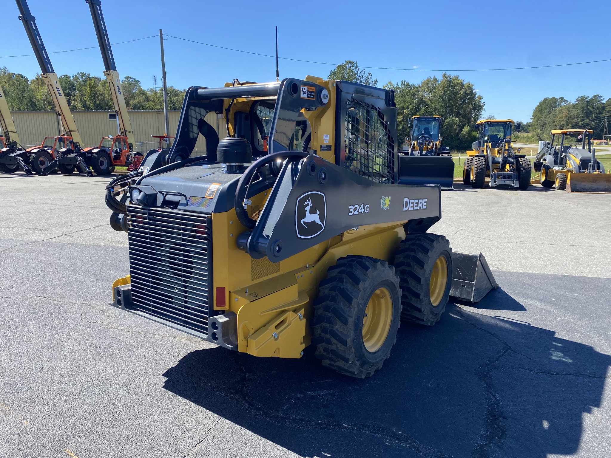 2023 John Deere 324G Image 5