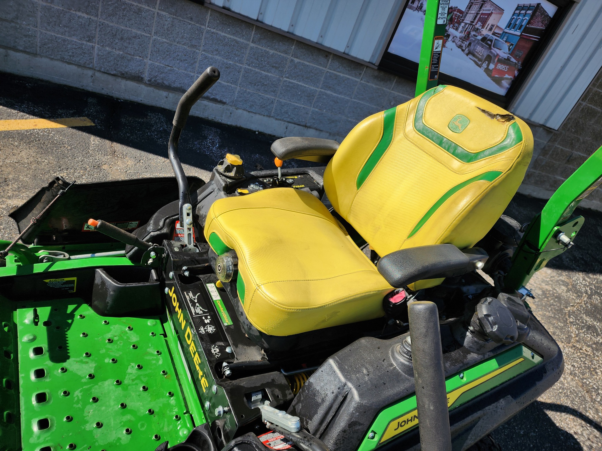 2022 John Deere Z930M Image 11