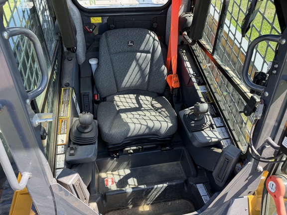 2023 John Deere 333G - Photo22