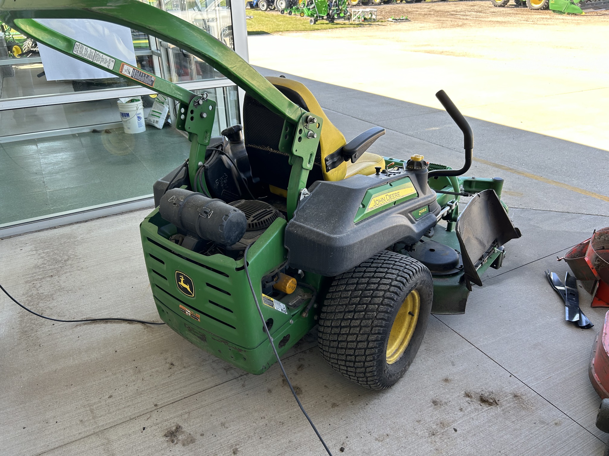  2020 John Deere Z915E at Heritage Tractor in Brimfield, IL
