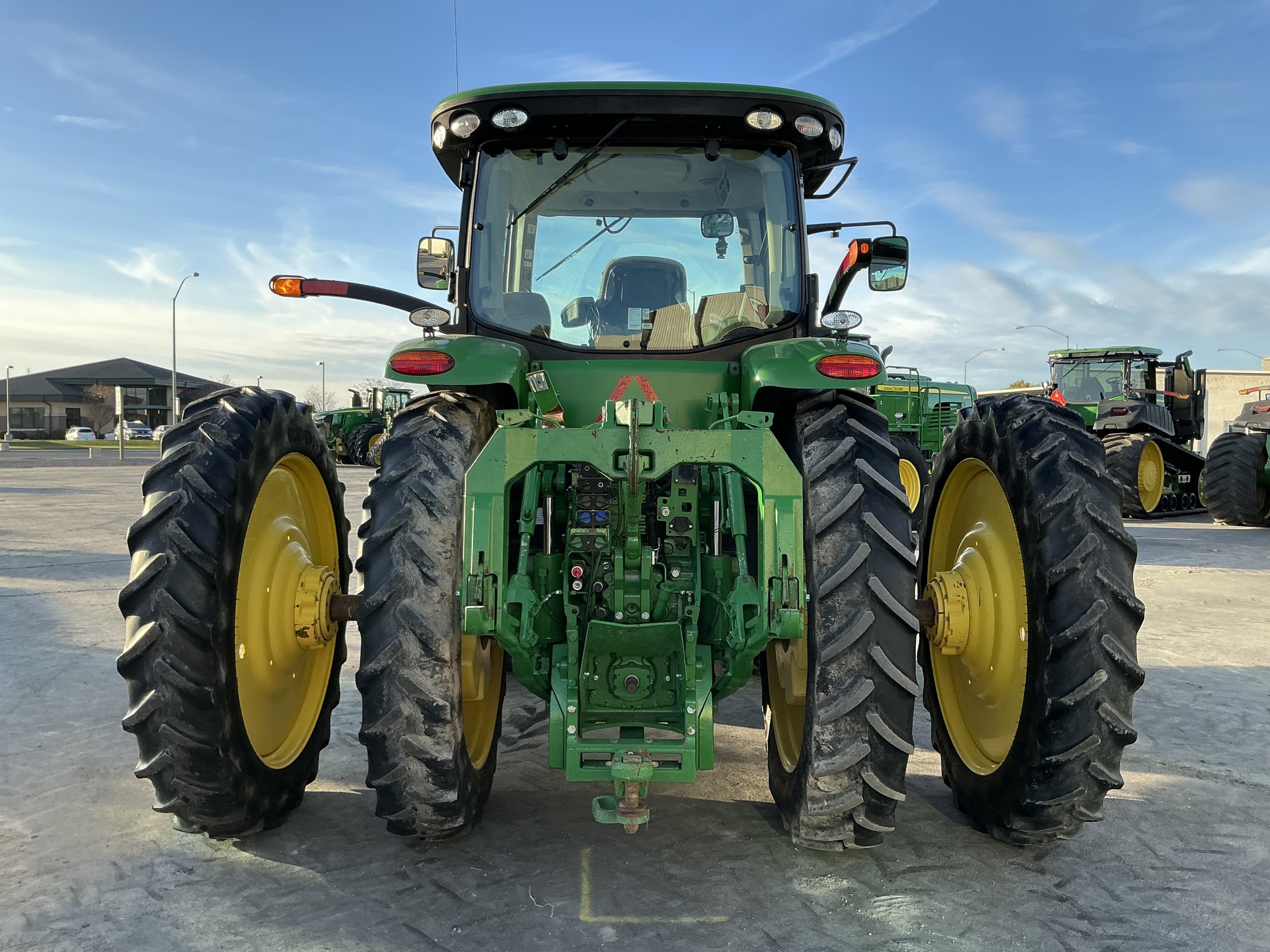 2018 John Deere 8320R Image 4