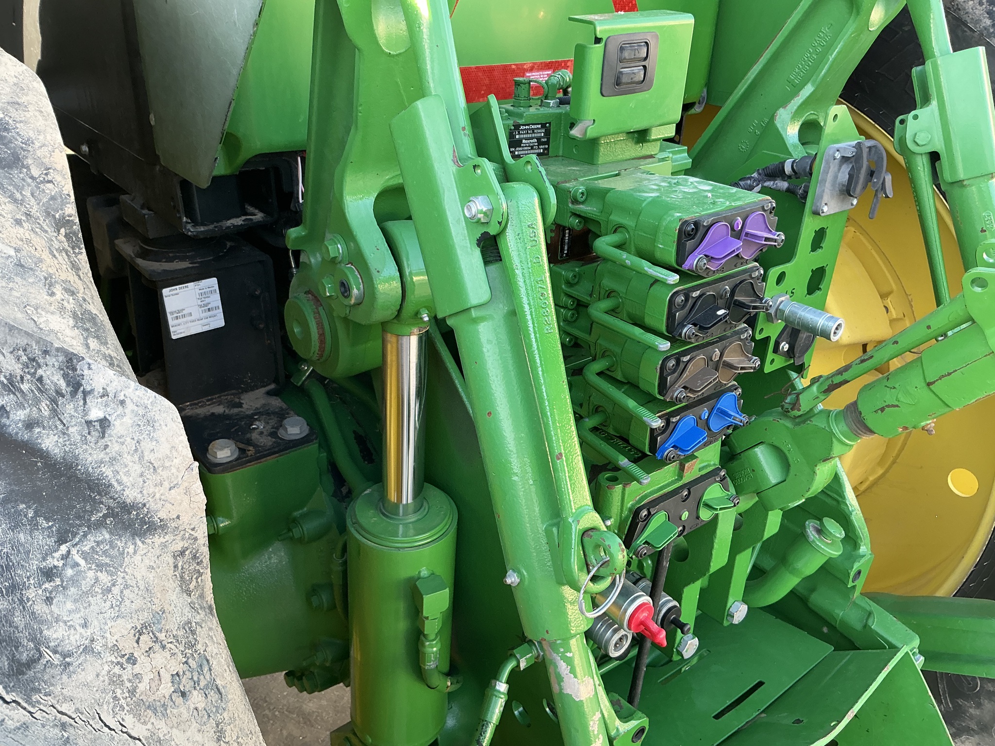 2018 John Deere 8320R Image 10