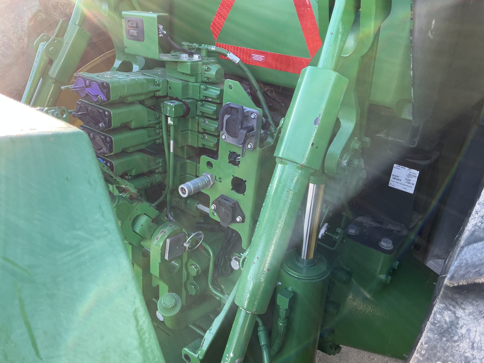 2018 John Deere 8320R Image 9