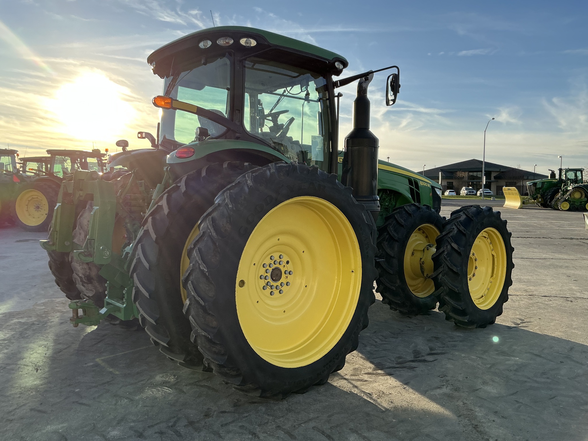 2018 John Deere 8320R Image 5