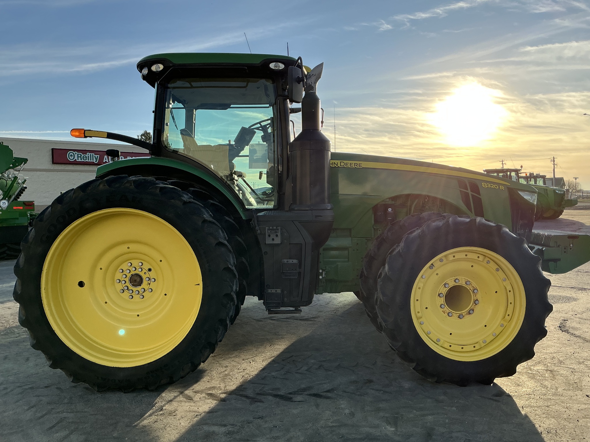 2018 John Deere 8320R Image 6