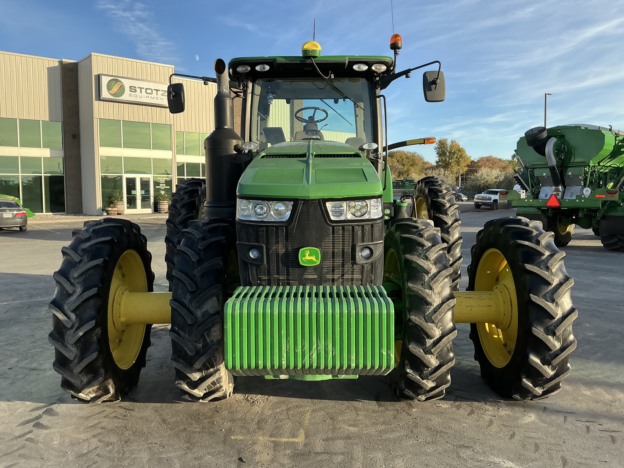 2018 John Deere 8320R Image 8