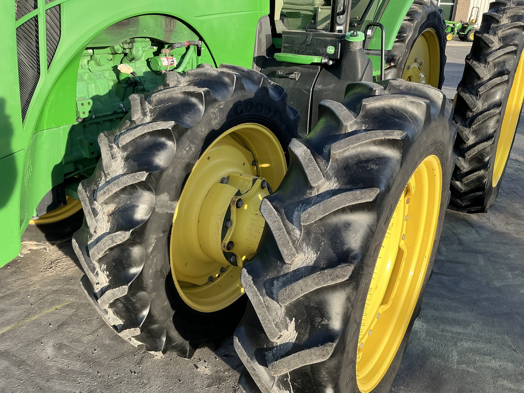 2018 John Deere 8320R Image 14