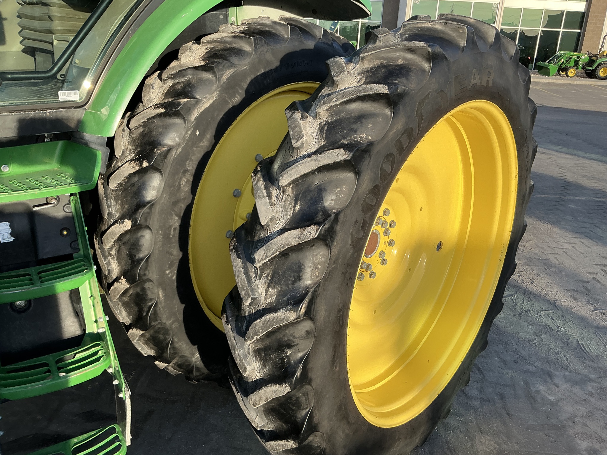 2018 John Deere 8320R Image 20