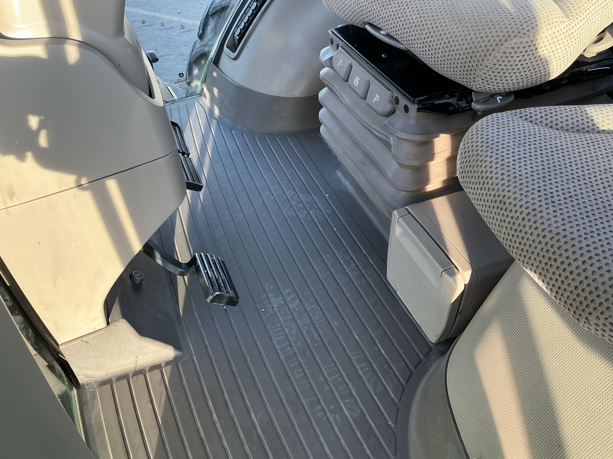 2018 John Deere 8320R Image 23