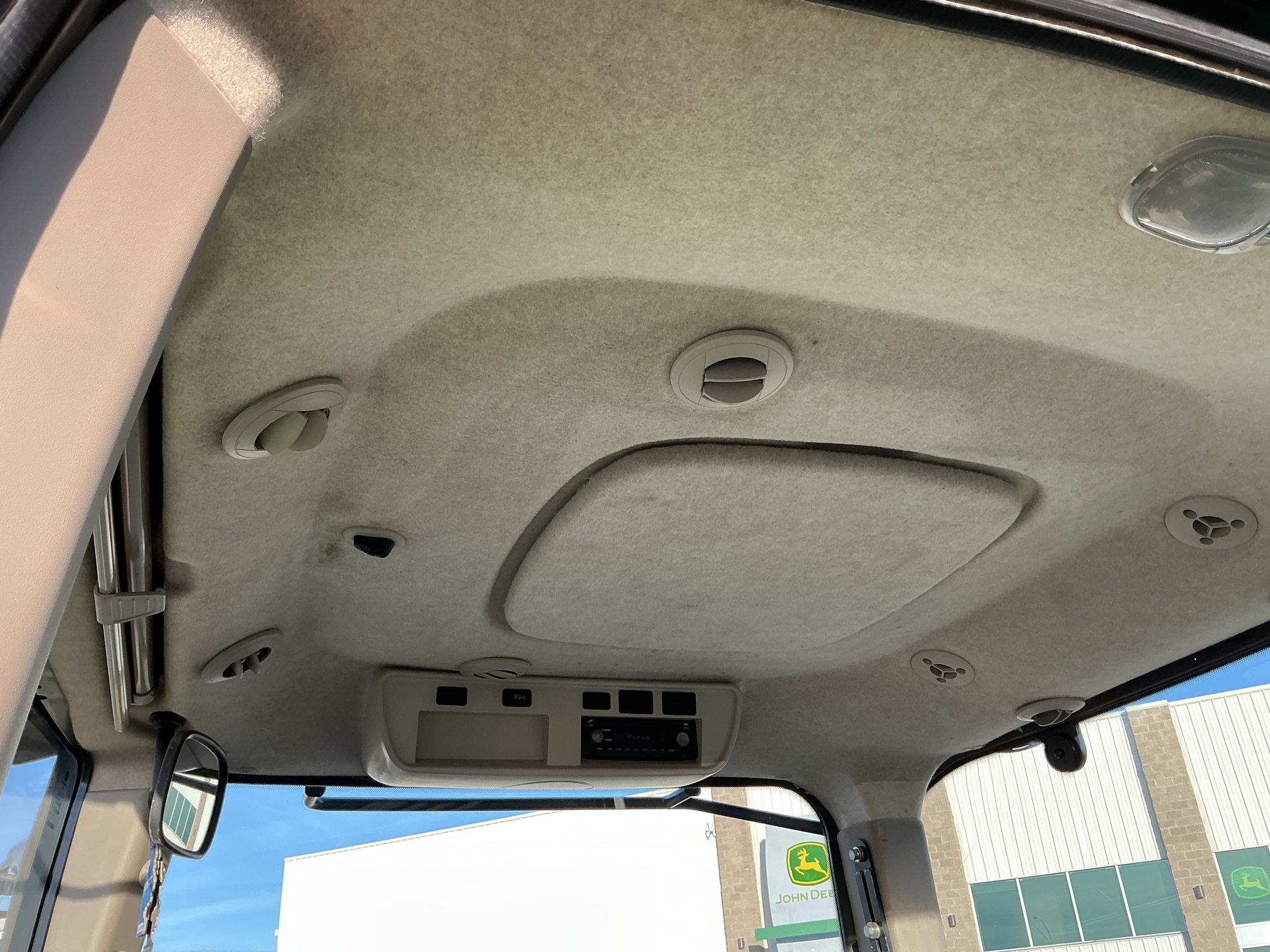 2018 John Deere 8320R Image 22