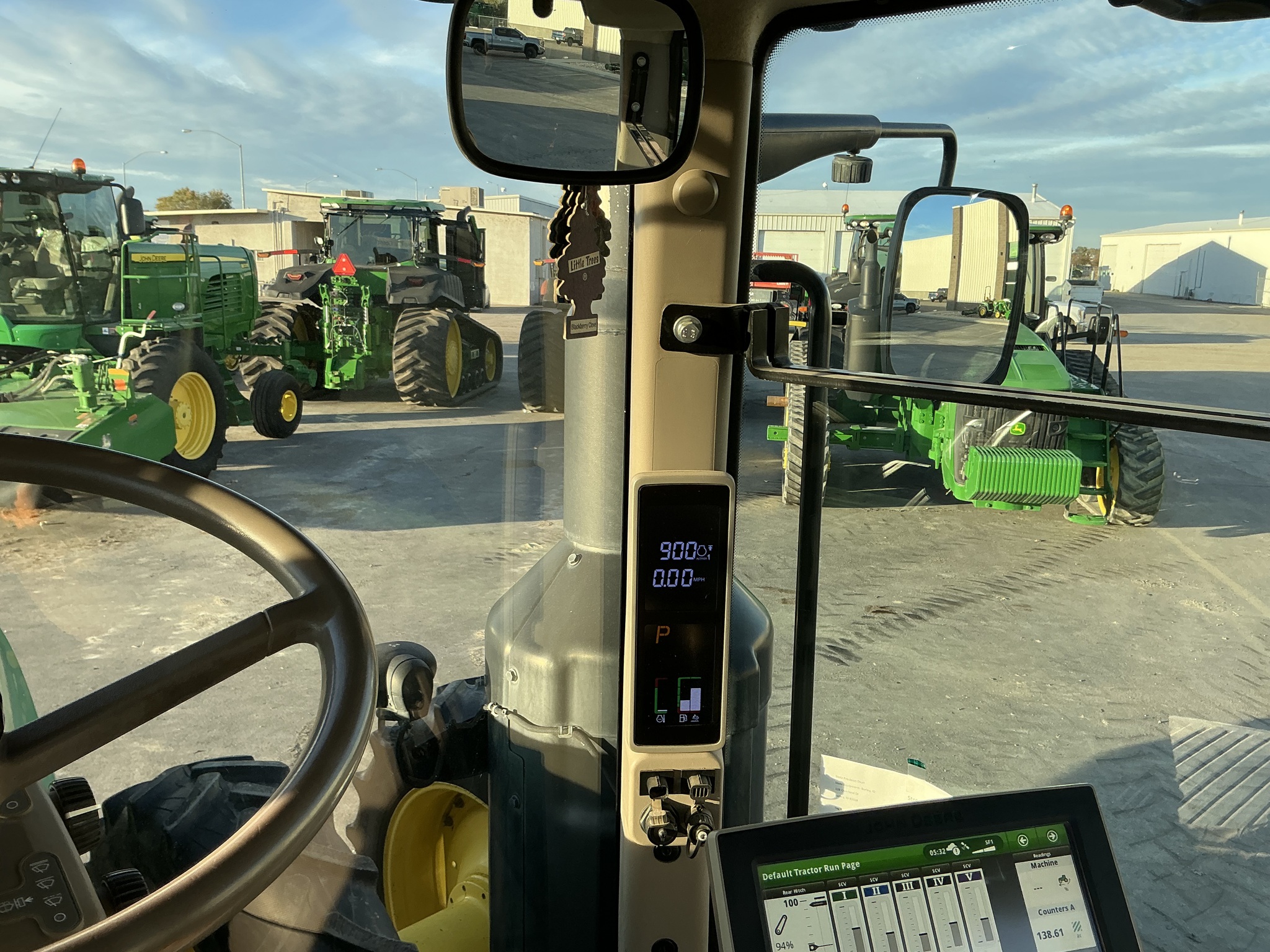 2018 John Deere 8320R Image 26