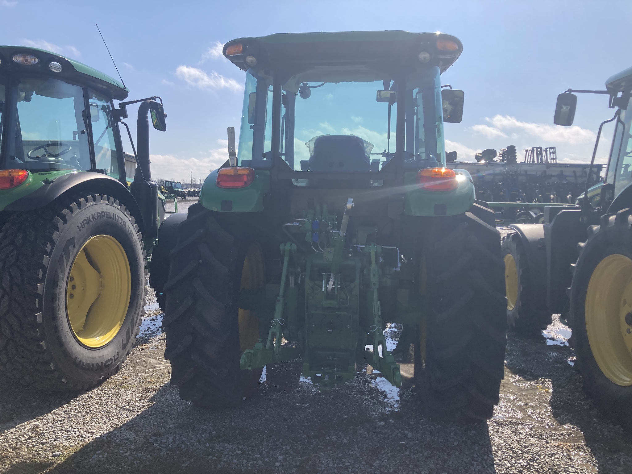 2023 John Deere 6105E Image 7