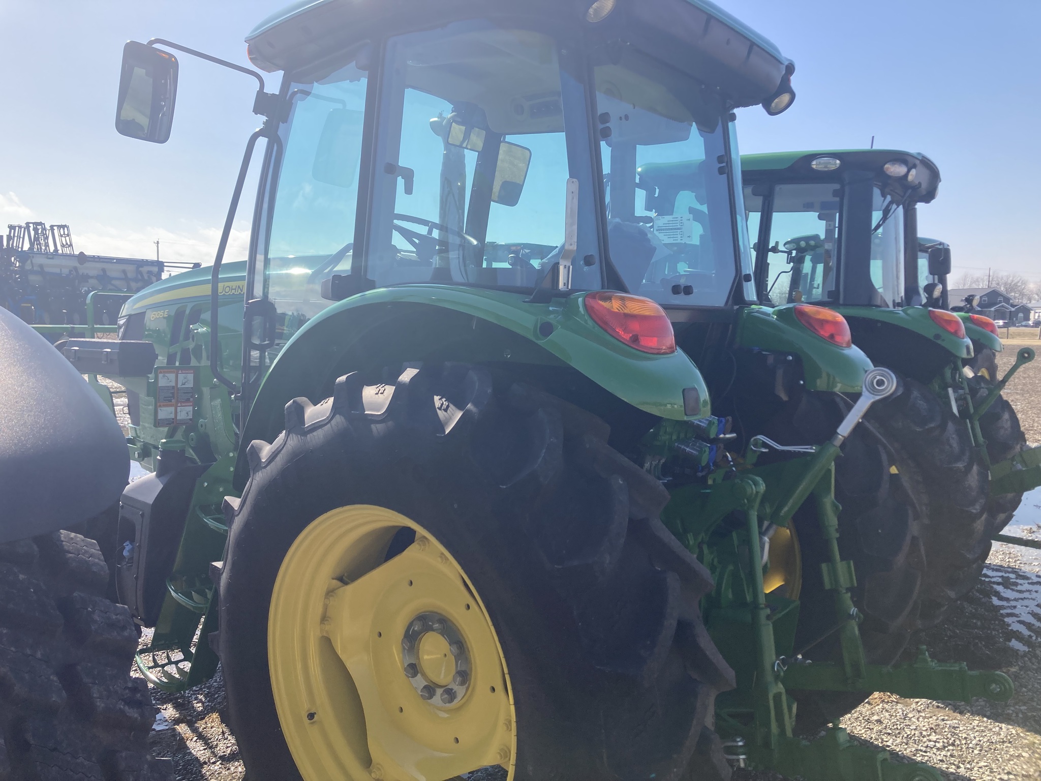 2023 John Deere 6105E Image 3