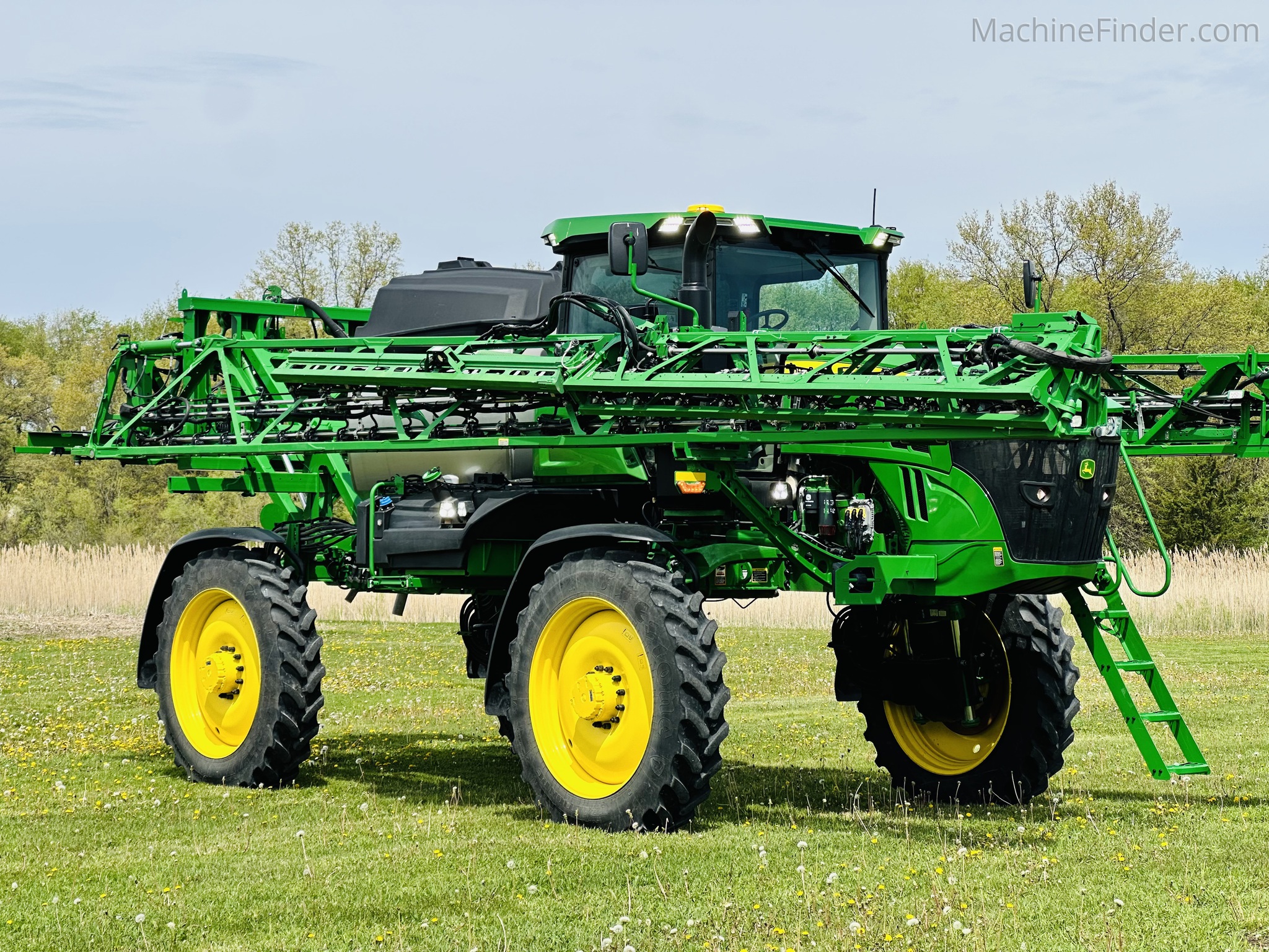 John Deere 412R Sprayer
