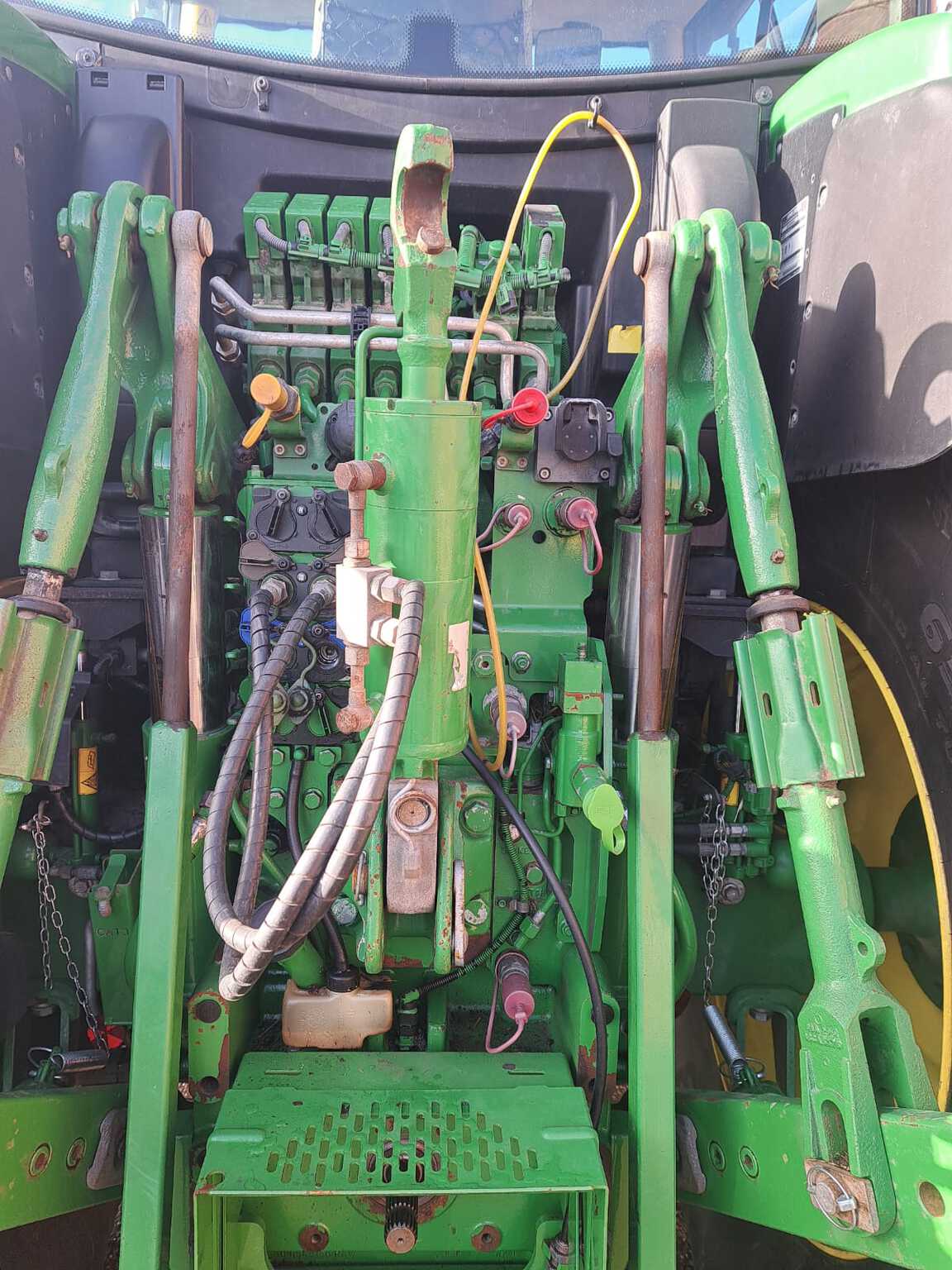 2019 John Deere 6215R