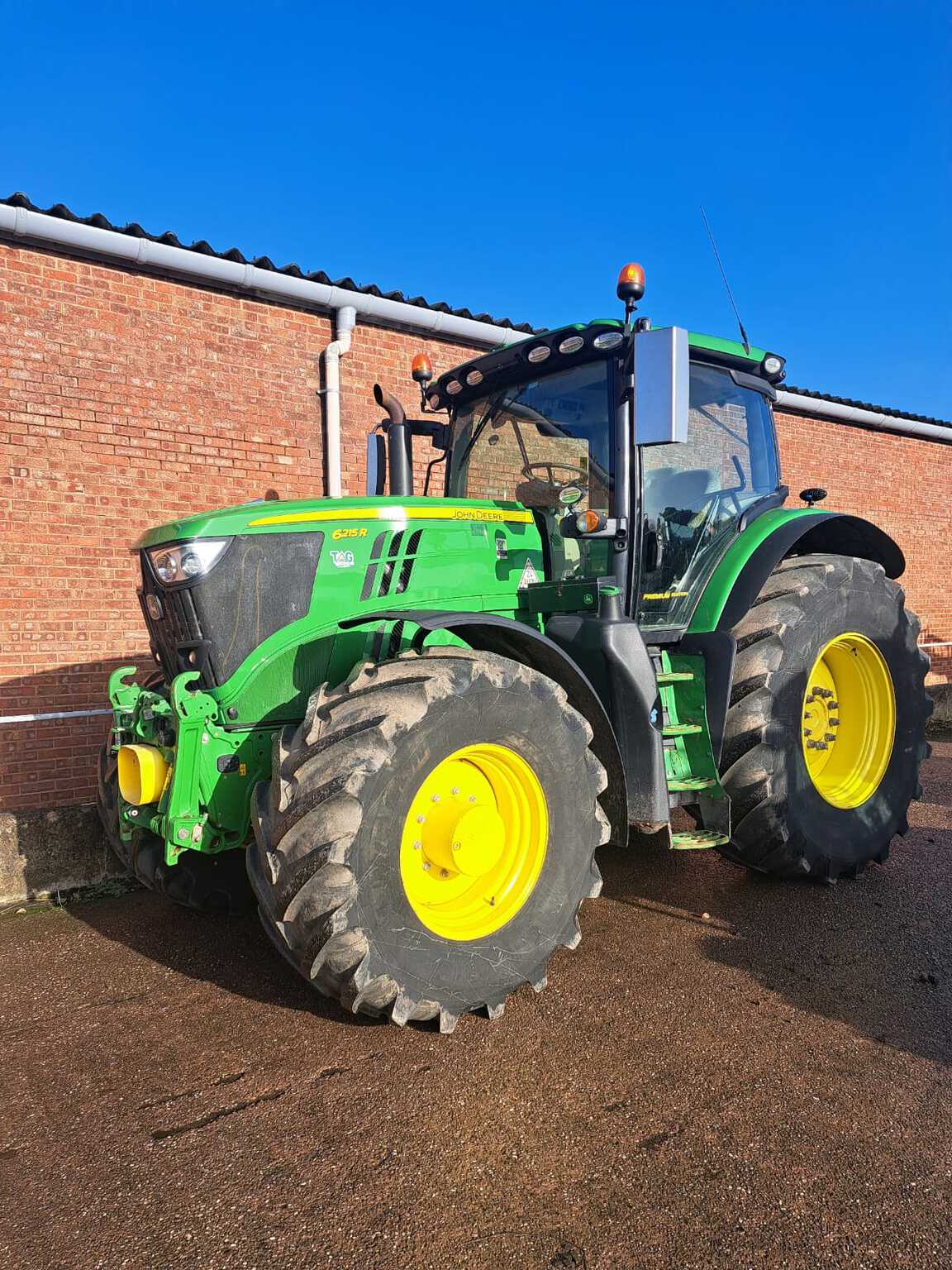 2019 John Deere 6215R