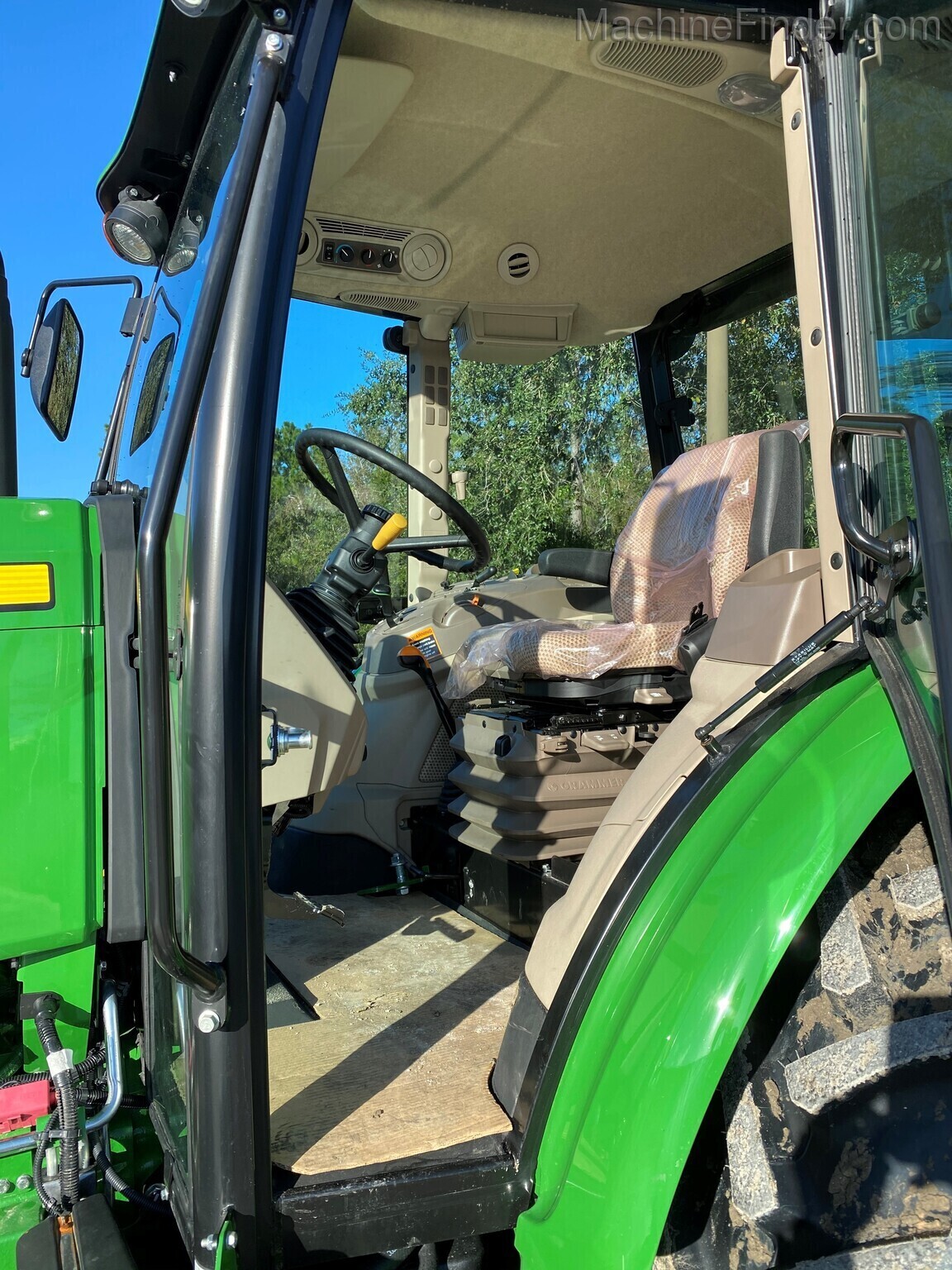 2024 John Deere 6135E Image 7