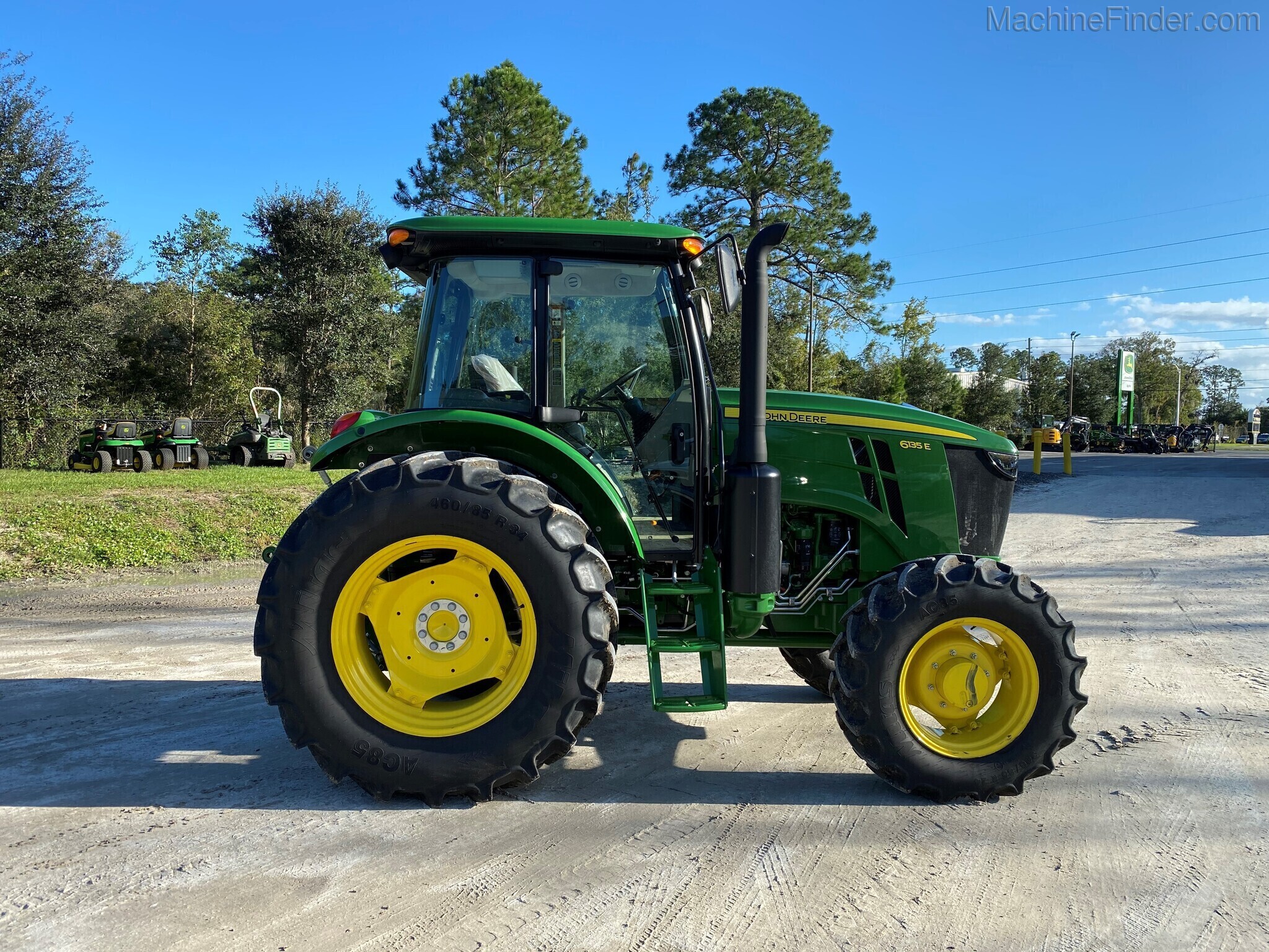 2024 John Deere 6135E Image 3